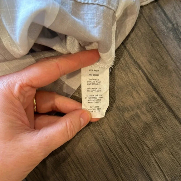 Show me Your MuMu Tie Front Open Gray and White Striped Top Size Medium - Picture 5 of 7